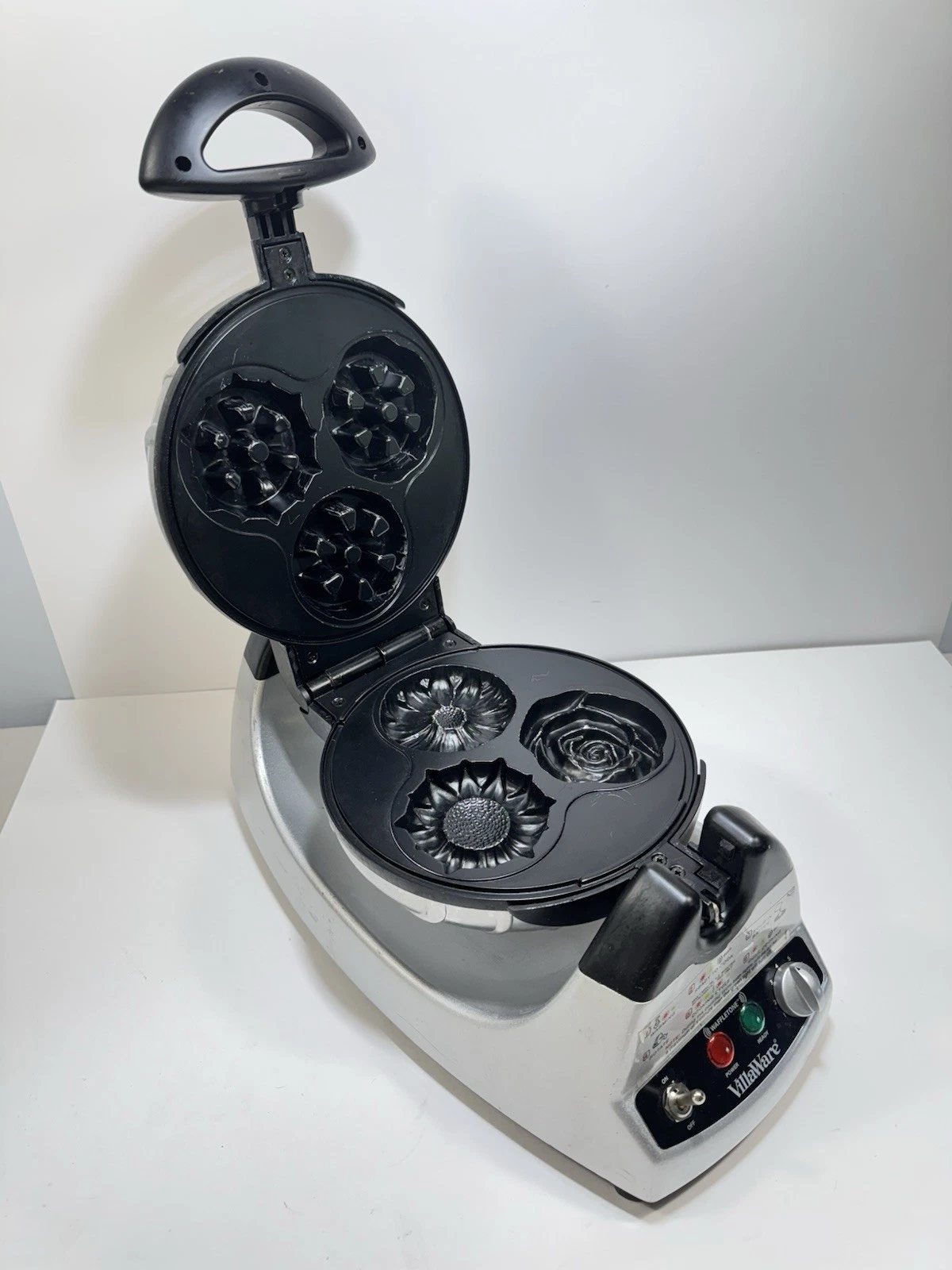 VillaWare UNO 2009 Gravity Rotating Belgian Waffler Waffle Maker Petite Flowers
