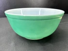 VTG Pyrex 403 Primary Green Mixing Nesting Bowl 2-1/2 Qt 8.5"