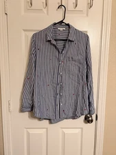 BeachLunchLounge Women's Long Sleeve Shirt Size Large Whit Embroidered Heart