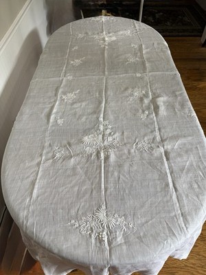 Vintage Madeira White Linen Tablecloth Hand Embroidered Cutwork Oval 100x67 EUC
