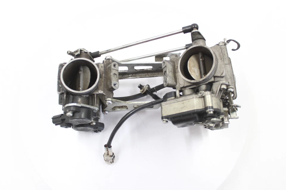 2009 SUZUKI VSTROM 1000 OEM MAIN FUEL INJECTORS / THROTTLE BODIES - Image 2 of 4