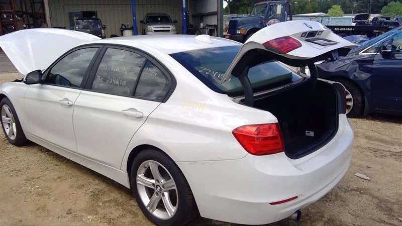 (LOCAL PICKUP ONLY) Rear Bumper Canada Base Fits 12-15 BMW 320i 1131146 - Imagem 3 de 4