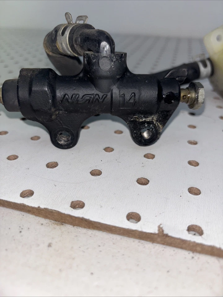 Cilindro maestro de freno 98 Triumph Daytona T595 depósito trasero 1997 1998 T 595 Foto 4 de 4