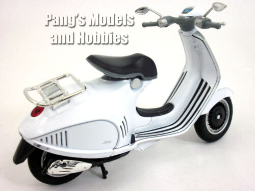 Vespa 946 1/12 Scale Die-cast Metal Model by NewRay - White - Picture 3 of 5