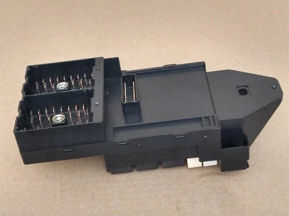 1999-2003 FORD F250 Excursion UNDER DASH FUSE BOX P/N 1C3T-14A067-AD - Image 3 of 4