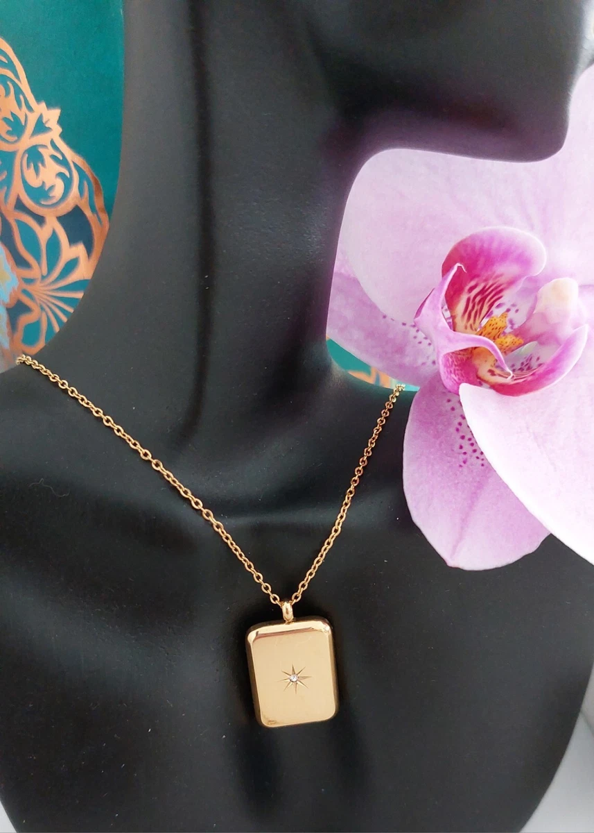 Square store gold locket
