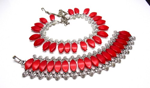 Vintage Cherry Red Thermoset Necklace Bracelet SET - Picture 7 of 7