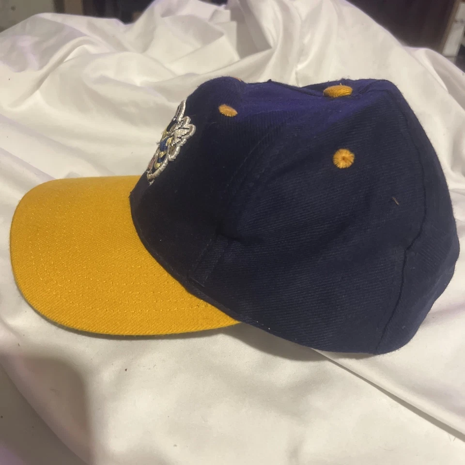 Chaqueta de los 90 Georgia Tech deletreada dos tonos amarilla sombrero vintage Foto 2 de 4