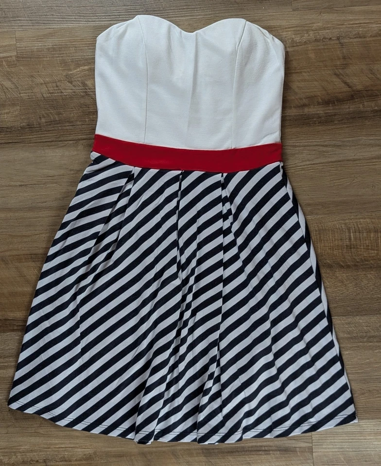 Mini Vestido BODY CENTRAL Sin Tirantes Sweetheart M Rayas Náuticas Rojo Blanco Negro  Foto 4 de 4