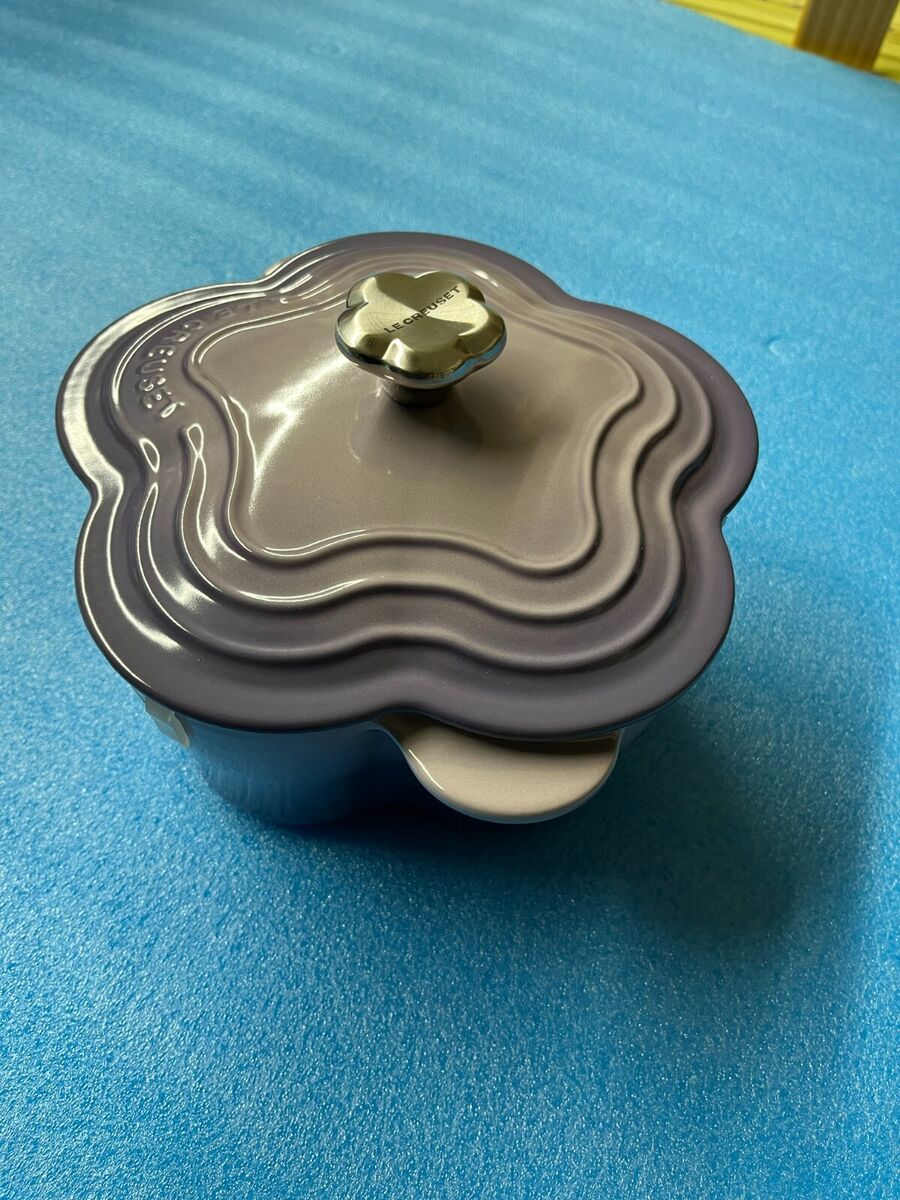 Le Creuset Cocotte Fleur Blue Bell Purple 20cm from Japan Le Creuset Cocotte Fleur Blue Bell Purple 20cm from Japan
