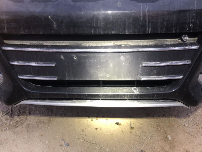 Grille Lower SE Gloss Black And Chrome Trim Center Fits 14-16 ESCAPE 843993