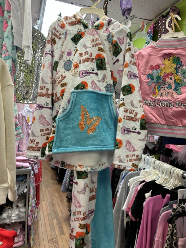 Taylor Swift Life Of A Showgirl Girls Out Fit 