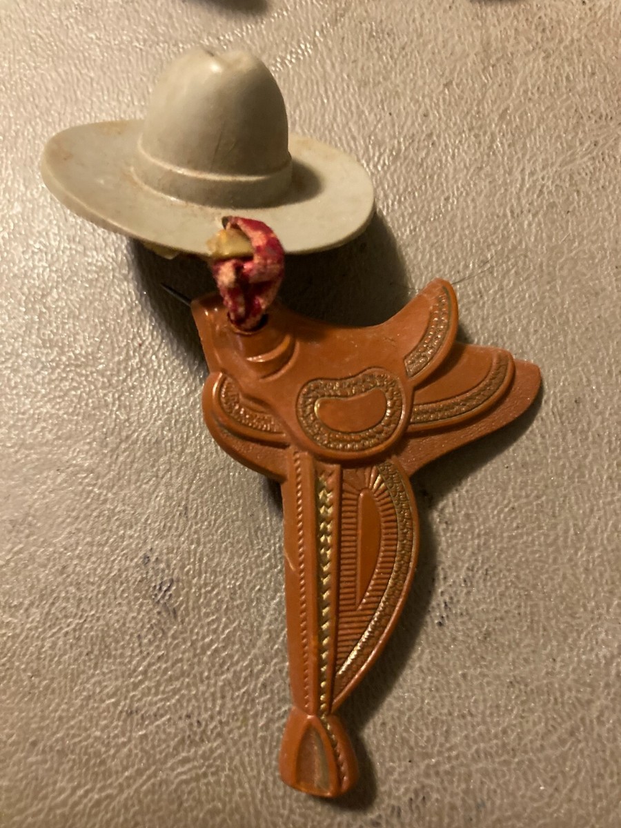 Vintage Western Cowboy Hat and Saddle brooch/pin UK