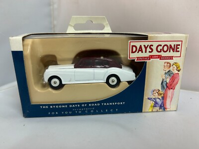 LLEDO DAYS GONE DIECAST MODELLAUTO ROLLS ROYCE SILVER CLOUD WHITE MAROON