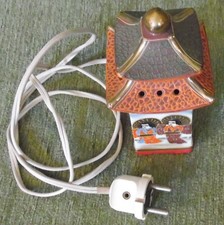 Rauchverzehrer aus Porzellan , Chinesischer Turm / Pagode , 7 cm x 7 cm ,H 16 cm