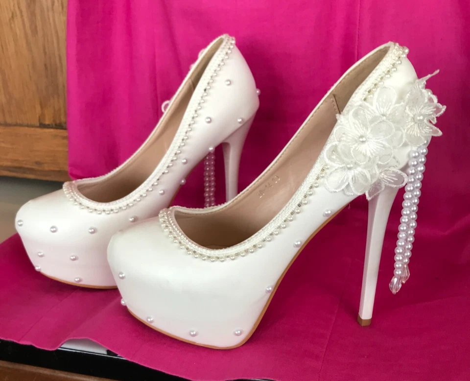 Yiliang Meigi Bride Shoes With Faux Pearls and Silver Embellishments!!  8.5/39!! - Image 2 of 4