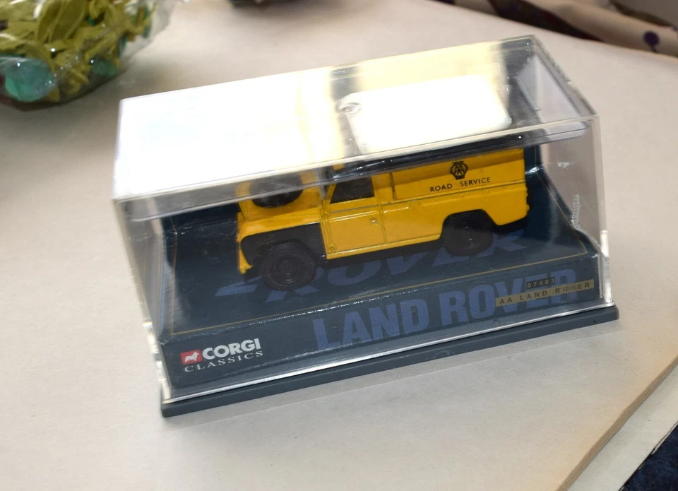 Corgi Classics Land Rover AA Road Service Diecast Collectable Vtg 1998 - Image 2 of 4