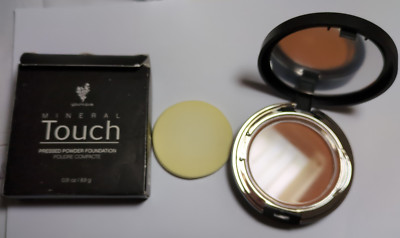 YOUNIQUE Mineral Touch Pressed Powder Foundation Compact Charmeuse 8,9g