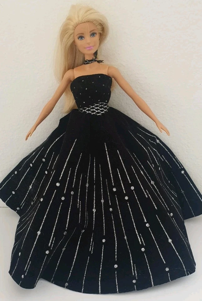 Vestido de Baile Barbie Negro Salón Terciopelo Brillante Plata Diamante Vestido y Muñeca  Foto 2 de 4