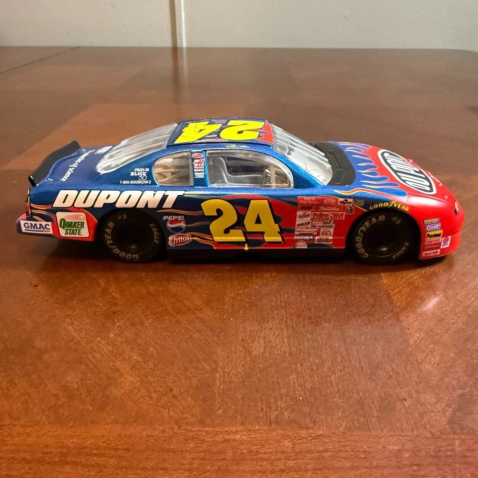 Chevrolet Monte Carlo NASCAR 2001 Jeff Gordon #24 DuPont Flames 1:24 Action Diec Foto 4 de 4