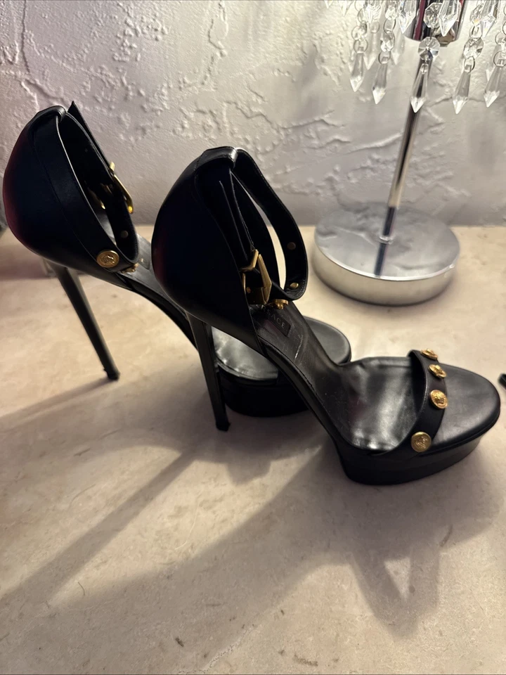 Туфли на шпильке VERSACE черная кожа с золотым акцентом медуза и золотые пряжки. 41 - Изображение 4 из 4