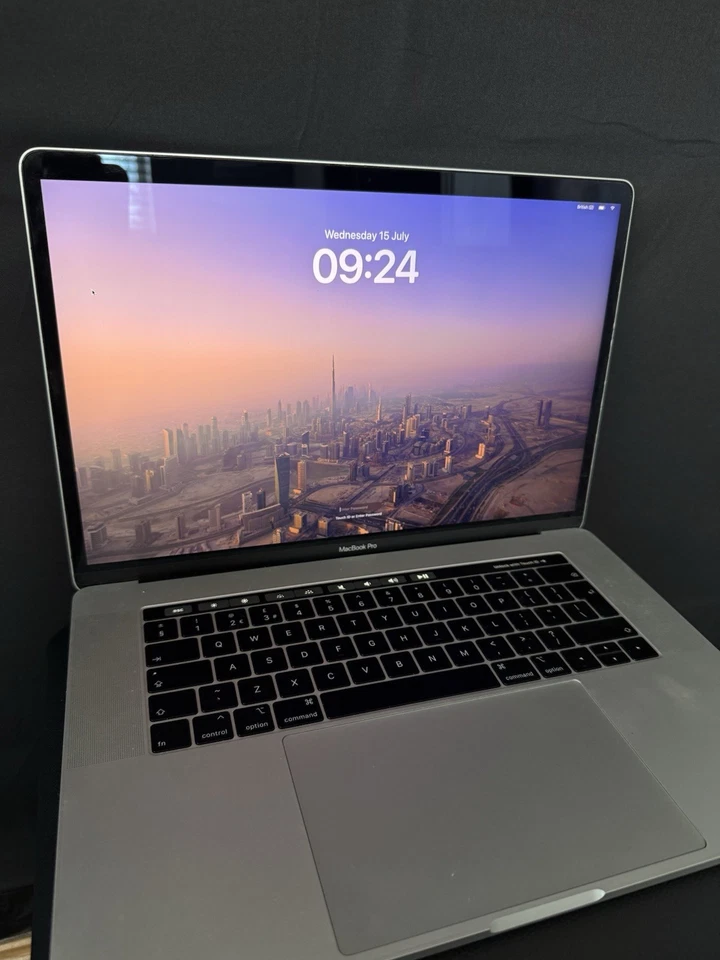 Apple MacBook Pro 15" 2018 · i7 · 32GB · 1TB, photo 1 of 5
