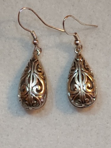 Vintage - Dangle Drop - Silver Tone - Pierced Earrings - 1 1/2 in Overall Length - Picture 6 of 6