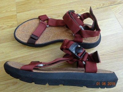 clarks active air sandals magnetic