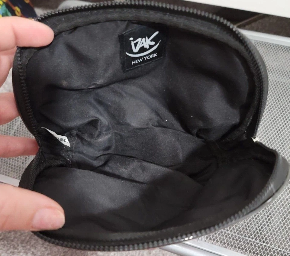 IZAK HAUTE COUTURE CHIC PARISIEN FASHION GIRL COSMETIC MAKEUP ZIPPERED BAG - Image 3 of 4