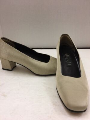 Amalfi Made In Italy Women's Size 7B Cream High Heels a498