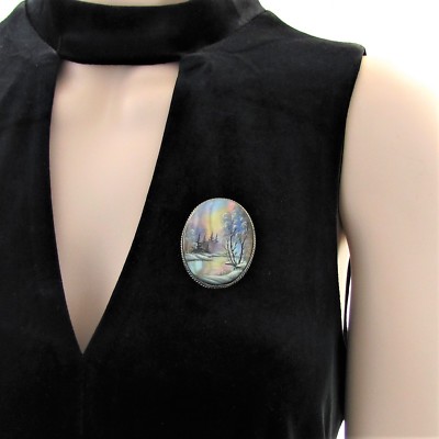 Broche Nacre Art Russe miniature laquée peint main signé
