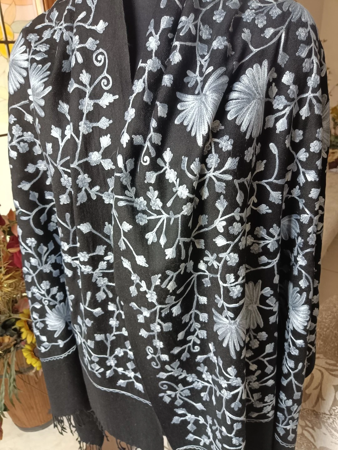 KASHMIR EMBROIDERY CREWEL BLACK shawl 100% CASHMERE PASHMINA