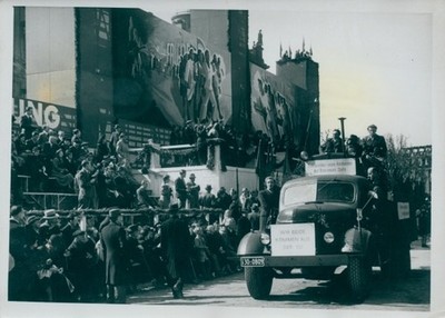 Photo Schirner Berlin, 1. May celebration 1949 in the Berlin Lustgarten,... - 10364608
