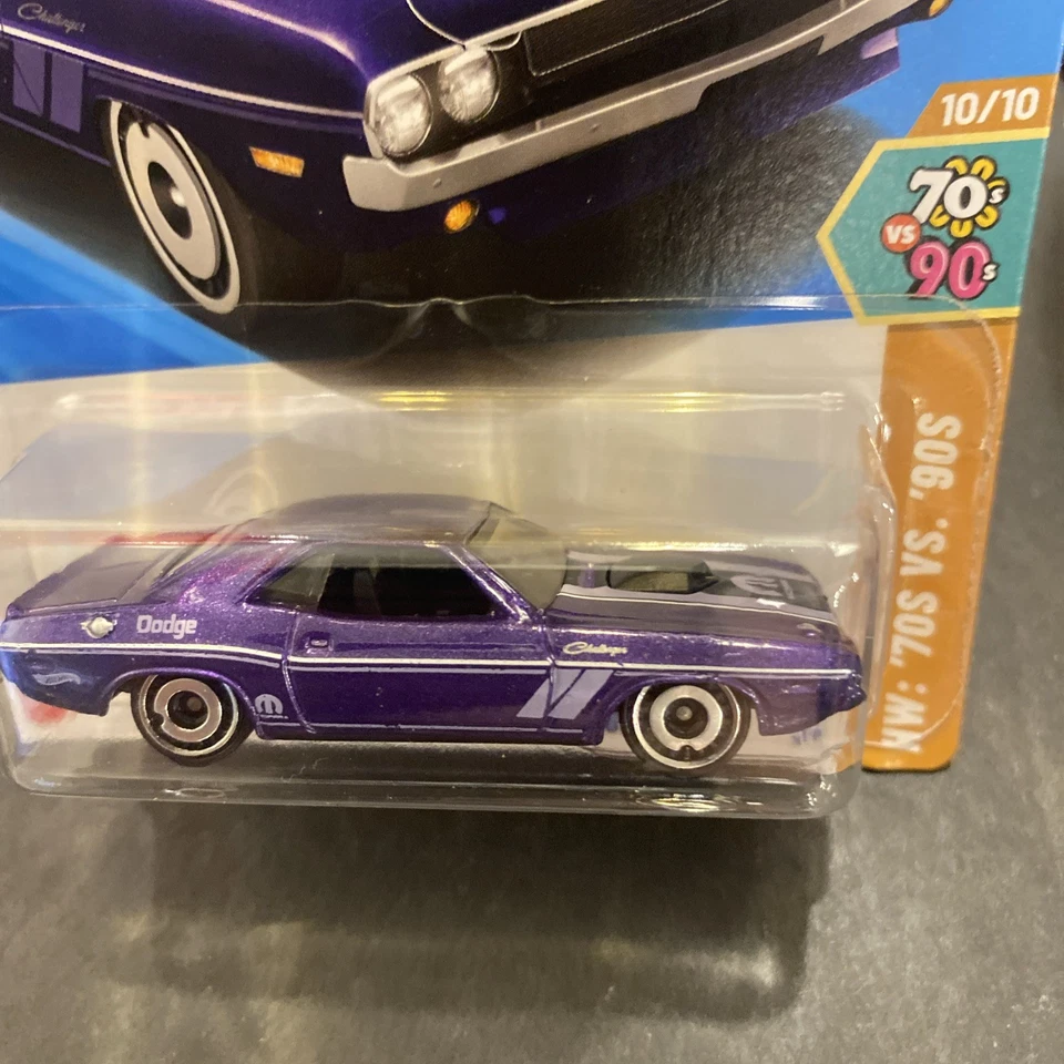 Dodge Hemi Challenger MOPAR A4 púrpura Hot Wheels 2025 HW: años 70 vs. 90 10/10 Foto 3 de 4