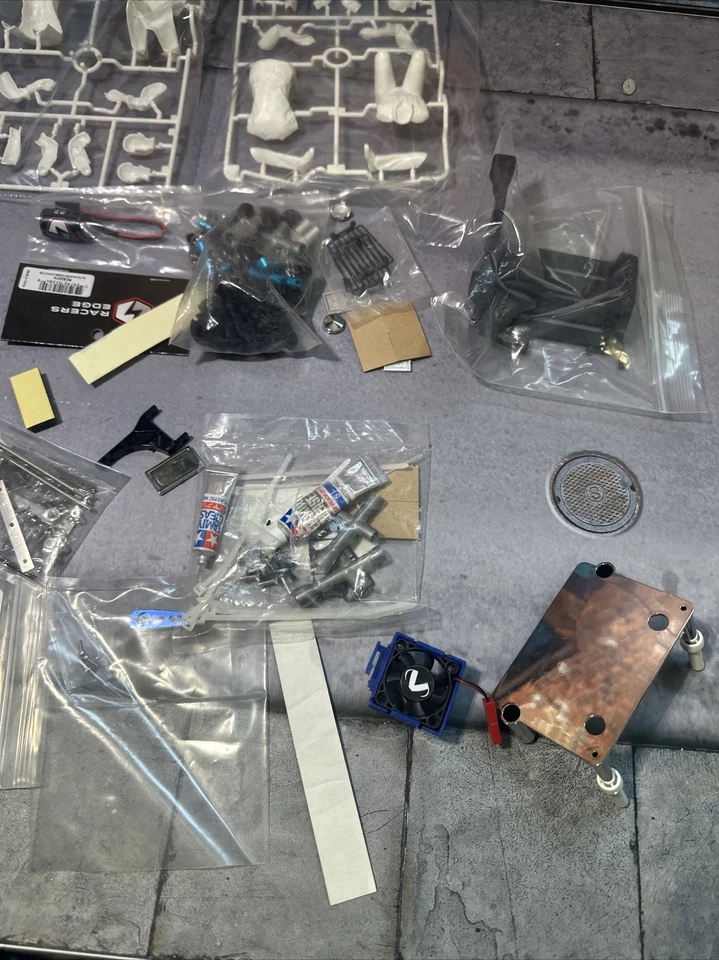 1/14 Tamiya Grand King Globe Knight hauler FH16 Wrecker / Hauler Spare Parts Lot - Image 2 of 4