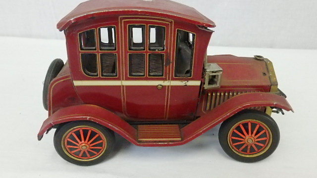 VINTAGE TRADE MARK Y OF JAPAN GRANDPA CAR BATTERY OPERATED TIN TOY