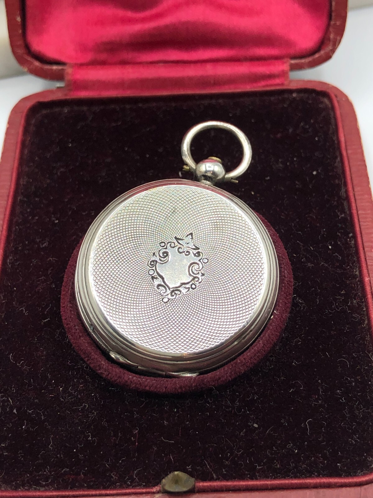 ANTIQUE/VINTAGE SMALL LADIES POCKET WATCH IN ORIGINAL BOX WITH KEY