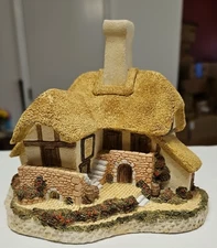 David Winter Cottages - The Black Bees Inn 1988 Original Box