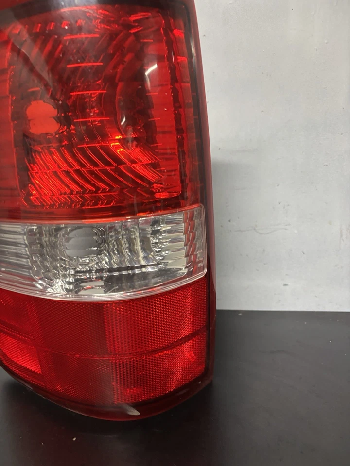 Conjunto de luz trasera izquierda conductor camioneta Ford F150 fabricante de equipos originales 2004 2005 2006 2007 2008 Foto 2 de 4