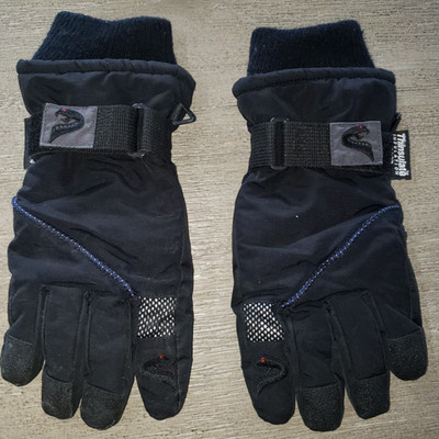 boys BLACK WINTER GLOVES 10 INCH LONG END TO END SNAKE ADJUSTABLE TABS WARM!