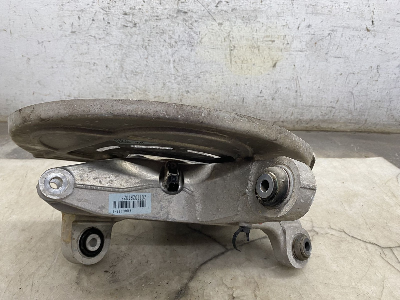 2020-2024 ASTON MARTIN DBX OEM 4.0L RIGHT REAR SPINDLE KNUCKLE WHEEL HUB
