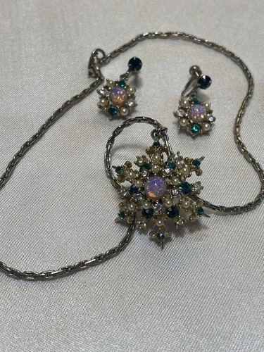 Vintage Fire Opal Green Rhinestone Seed Demi Parure Costume Jewelry Set