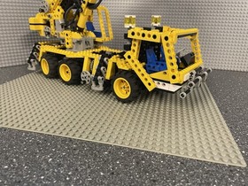 LEGO Technic 8460 Pneumatic Cranetruck Working Condition 100% complete.8431.8438