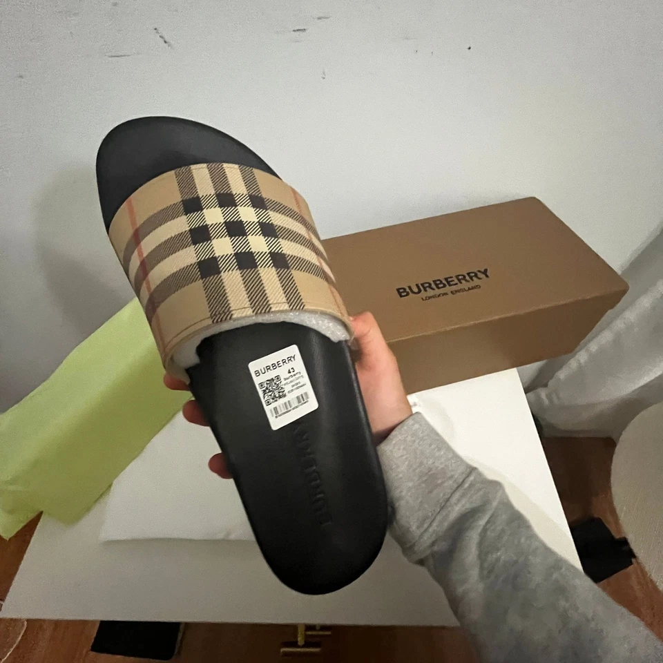 Burberry Vintage Check Pool Slide Sandals - Image 3 of 4