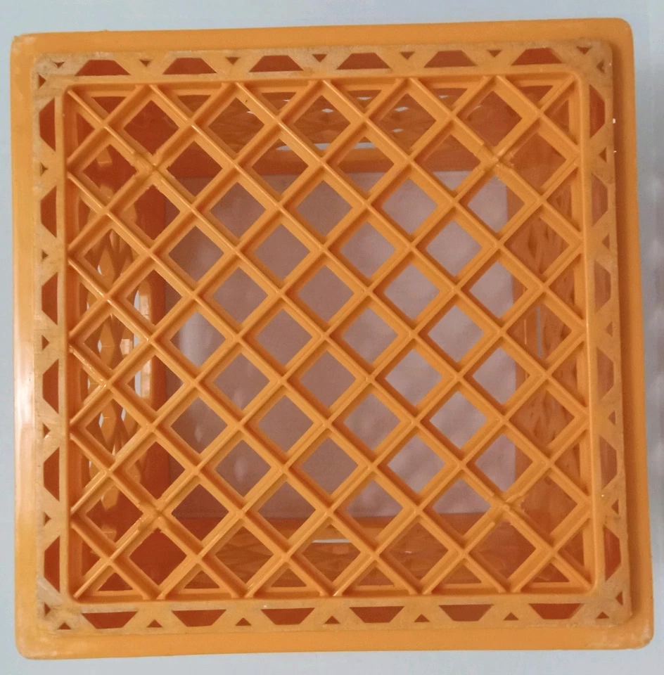 Vintage Turner Farms Orange Plastic Milk And Iced Tea Crate. Great Condition - Image 3 of 4