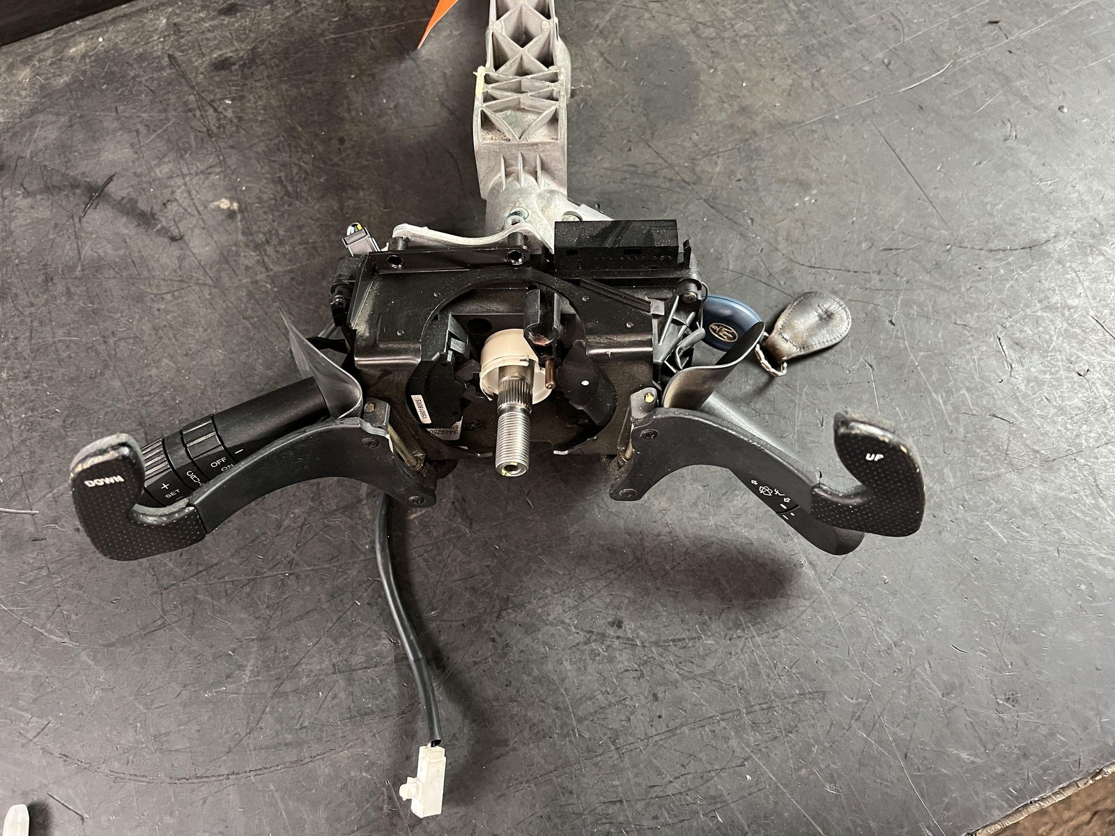 02-06 MASERATI SPYDER STEERING COLUMN W/ PADDLE SHIFTERS & KEY