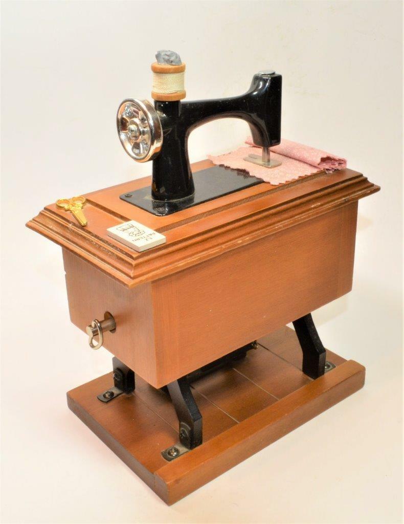 Vintage BERKELEY DESIGNS Sewing Machine Music Box Plays My Favorites