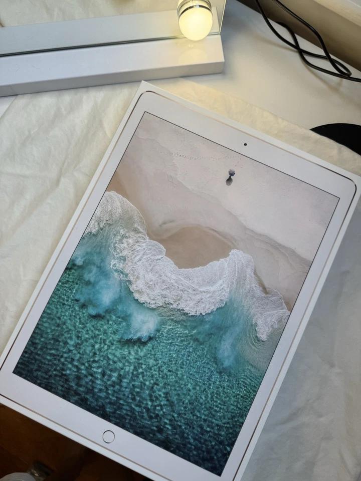 BRAND NEW Apple iPad 2nd Gen, 256GB, 12.9Inch (Open Box) - Image 2 of 3