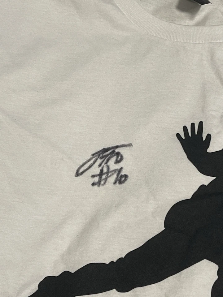 Camisa roja firmada por Texas Tech de Jacob Rodriguez 2025 de los Raiders Foto 3 de 3