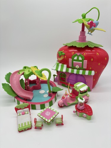 Strawberry Shortcake Cafe & Splash Pad Playset Toy with Furniture 2008